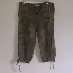 L Camo Capris